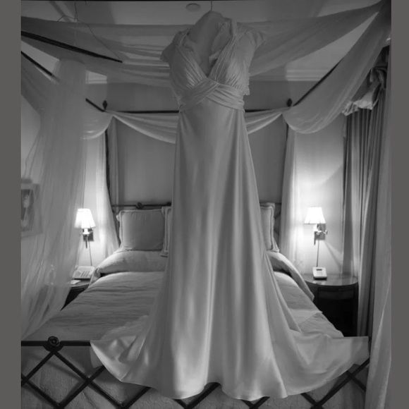 RENE STRAUSS ELEGANT WHITE TONE VEIL WITH COMB main image 9